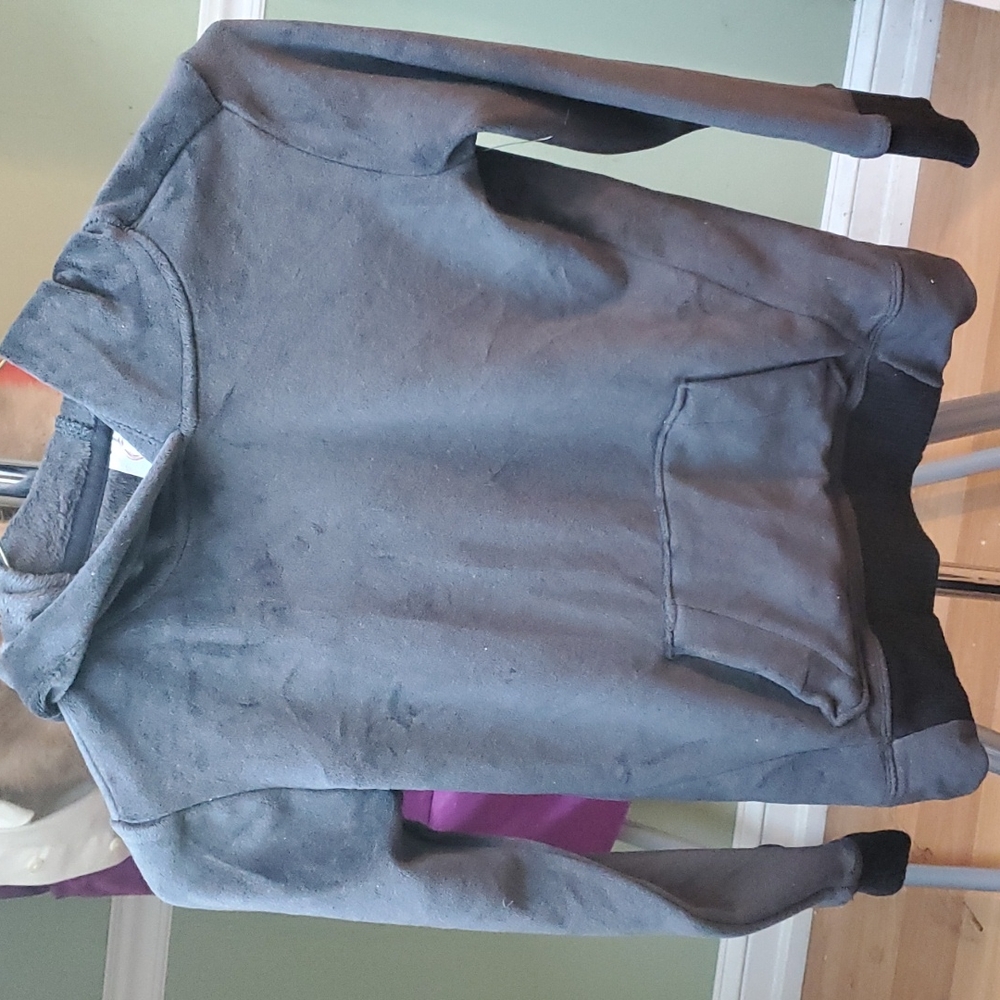 This is a black velvet pullover sweater by wonder nation super soft size 6-7